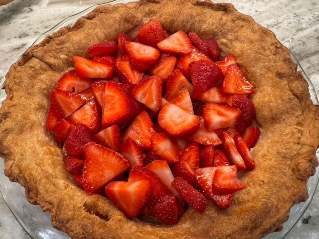 baked pie crust with fresh strawberries